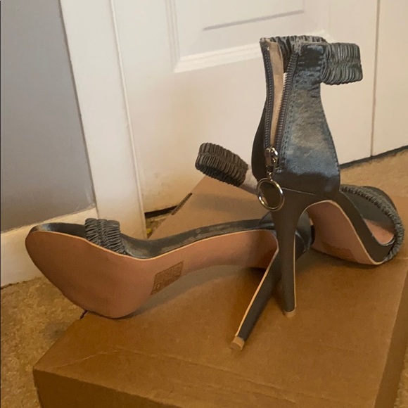 NIB gray satin heel - Picture 3 of 3